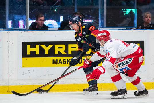 Djurgårdens Niclas Bergfors och Timrås Alexander Falk