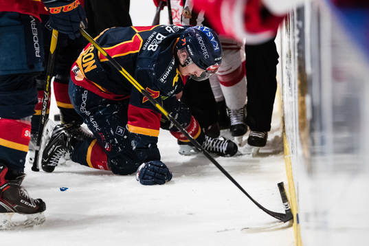 Djurgårdens Jonathan Davidsson grinar illa