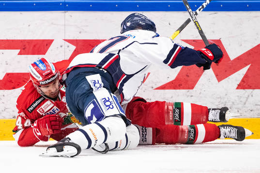 Moras Matej Stransky och Linköpings Anton Karlsson