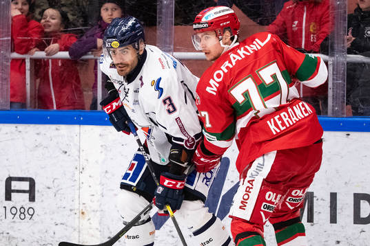 Linköpings Almen Bibic och Moras Michael Keränen