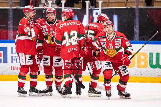 Moras Ryan Johnston jublar