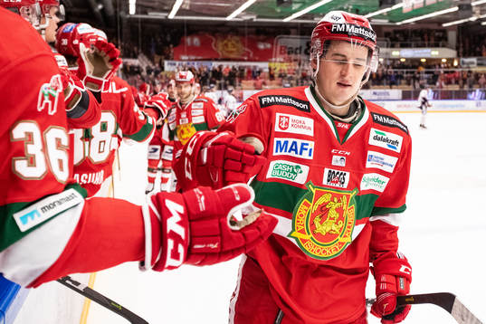 Moras Michael Haga jublar