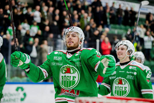 Rögles Matt Carey jublar