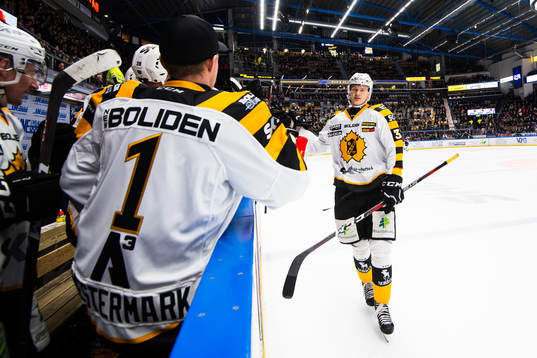 Skellefteås Albin Eriksson jublar