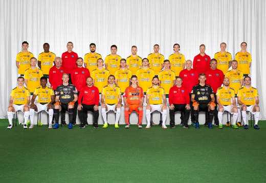  Denis Kelmendi, Nsima Peter, Intendent Jetullah Brahimi, Mahmut Özen, Edi Sylisufaj, Tobias Englund, Hampus Svensson, Robin Östlind, Fystränare Mårten Hansen, Jacob Ericsson, Ludvig Johansson. Mittenledet från vänster: Johan Lassagård, Läkare Sverker Nilsson, Assisterande tränare Tobias Tuvesson, Carl Johansson, Marcus Mathisen, Mergim Laci, John Björkengren, Intendent Lars Kärrå, Målvaktstränare Björn Nordberg, Per Karlsson. Sittande från vänster: Anton Wede, Dominic Chatto, Hampus Nilsson, Assisterande tränare Jonas Axeldal, Tobias Karlsson, Dennis Bengtsson, Tibor Brink Joza, Tränare Hasse Eklund, Christoffer Carlsson, Karl Söderström.