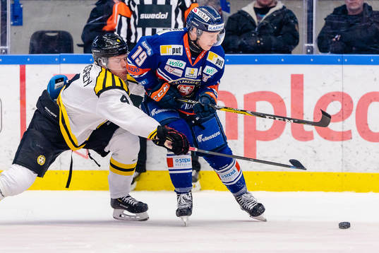 Brynäs Niclas Lundgren och Växjös Tuomas Kiiskinen