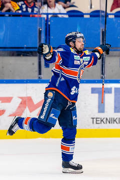 Växjös Janne Pesonen jublar