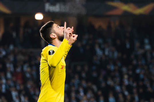 Olivier Giroud of Chelsea celebrate after scoring 0-2