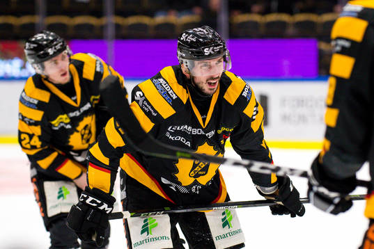 Skellefteås Fredrik Lindgren grinar illa