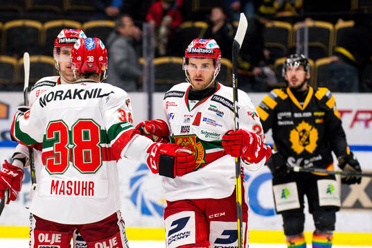 Moras Matt Bailey och Adam Masuhr jublar