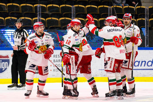 Moras Spencer Abbott och Kevin Gagné jublar