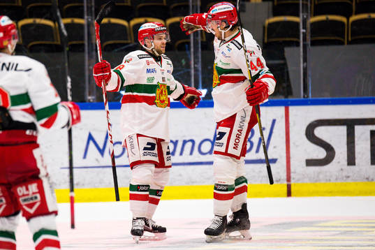 Moras Spencer Abbott och Matej Stransky jublar