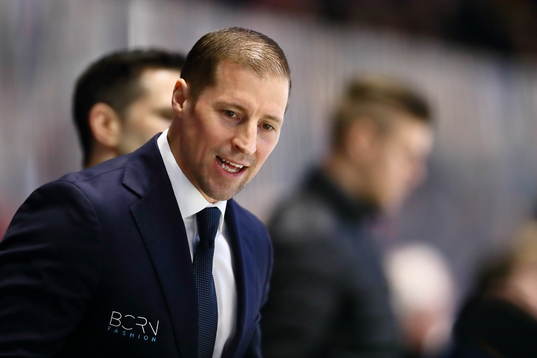 Rögles tränare Cam Abbott jublar