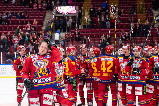 Malmö Redhawks Pontus Netterberg jublar utan hjälm