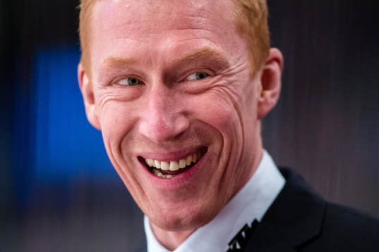 Örebros assisterande tränare Jörgen Jönsson ser glad ut