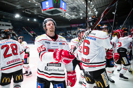 Örebros Kalle Olsson jublar