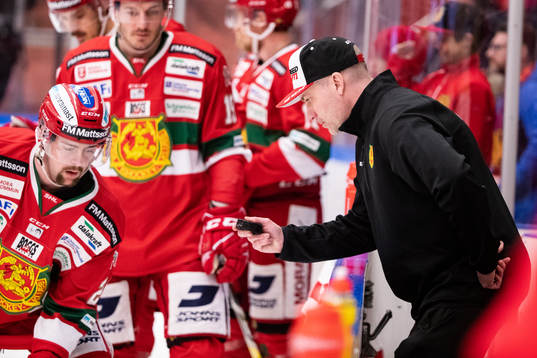 Moras Oskar Svanlund och materialförvaltare Håkan Bogg