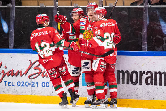 Moras Emil Aronsson jublar