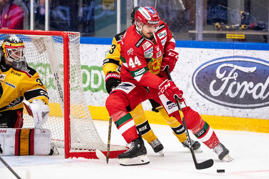 Moras Matej Stransky och Luleås Jesper Sellgren och