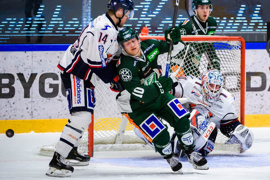 Linköpings Kristoffer Gunnarssons och målvakt Jonas