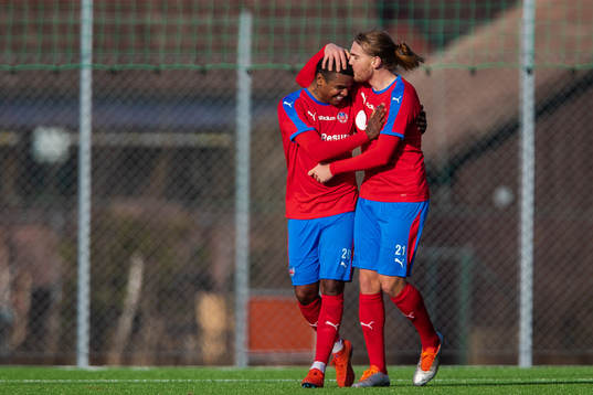 Helsingborgs Wanderson do Carmo jublar med Charlie Weberg efter 3-0