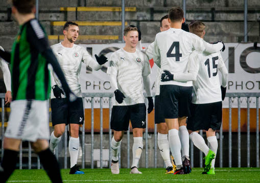 Örebros Johan Bertilsson gör 2-0 och jublar