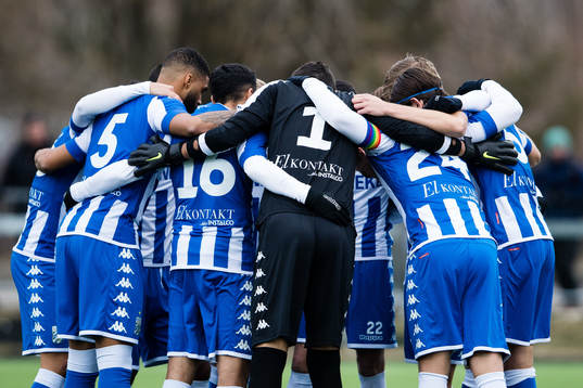 IFK Göteborgs spelare samlas innan fotbollsmatchen i Svenska cupen mellan Nyköping och IFK Göteborg den 17 februari 2019 i Nyköping. 