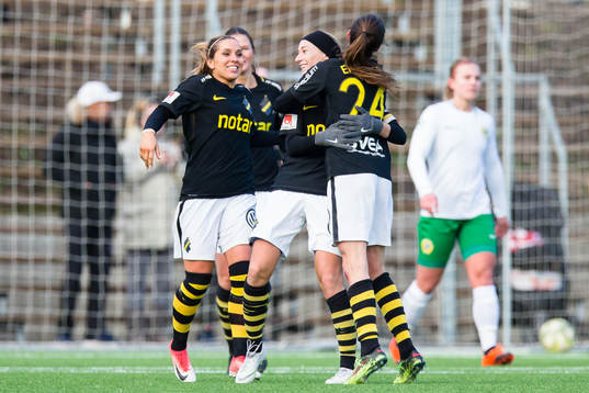 AIKs Matilda Rosqvist gör 0-2 och jublar med lagkamrater