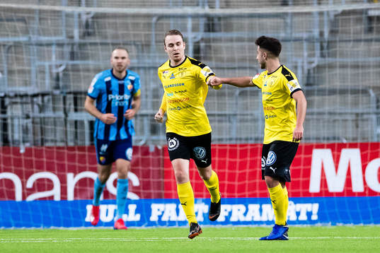 Frejs Melvin Fritzhell jublar med Moustafa Zeidan efter 2-1