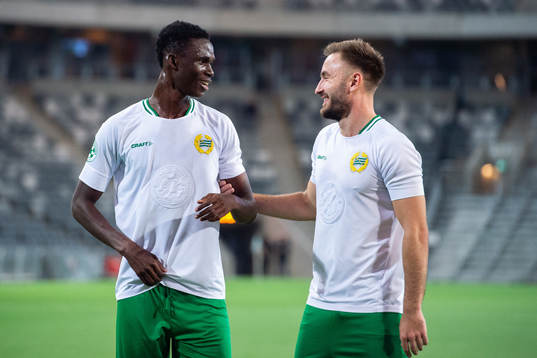 Hammarbys Kossounou Odilon och Muamer Tankovic jublar