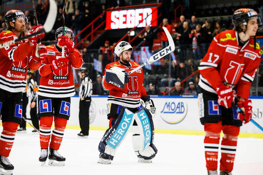 Örebros målvakt Jhonas Enroth jublar