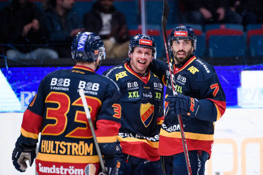 Djurgårdens Niclas Bergfors jublar med Linus Hultström