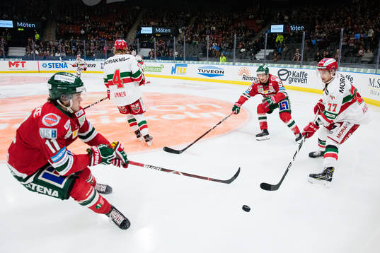 Moras Michael Keränen och Frölundas Samuel Fagemo och