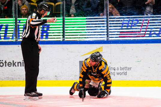 Skellefteås Jimmie Ericsson utgår skadad