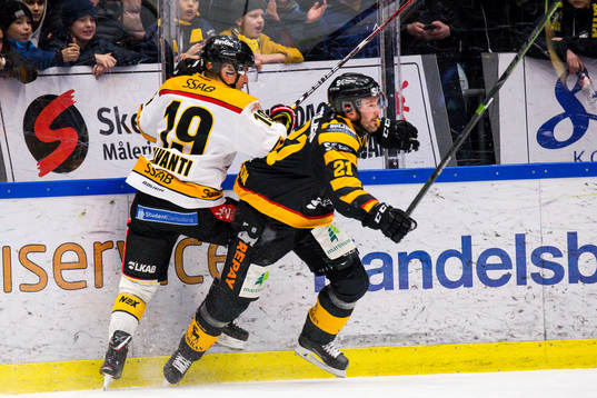 Skellefteås Jimmie Ericsson utgår skadad