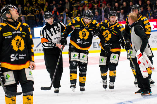 Skellefteås Jimmie Ericsson utgår skadad