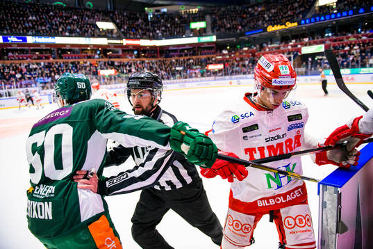 Färjestads Sebastian Erixon och Timrås Rickard Palmberg