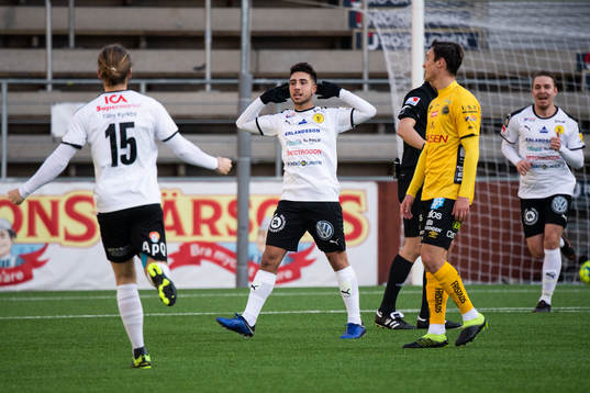 Frejs Moustafa Zeidan jublar efter att han gjort 0-1