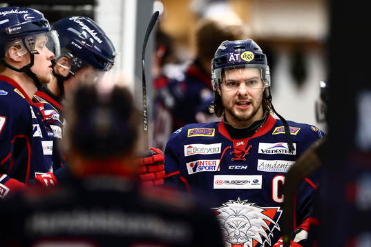 Linköpings Andrew Gordon före ishockeymatchen i SHL