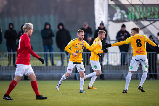 Falkenbergs Tobias Englund jublar