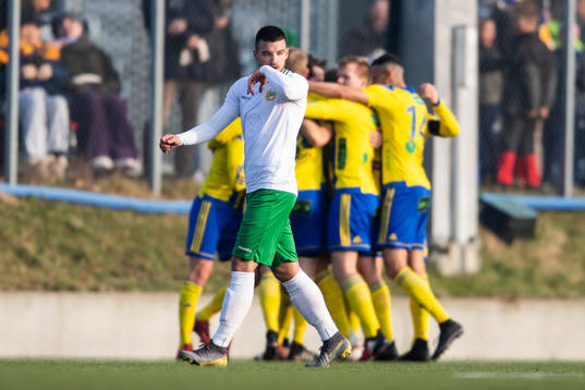 Hammarbys Vladimir Rodic depapr medan Eskilsminnes Filip