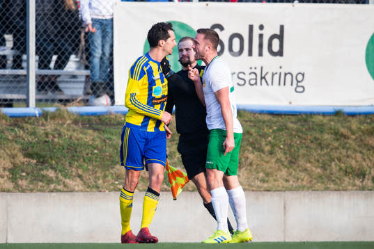 Eskilsminnes Filip Egger och Hammarbys Mats Solheim i