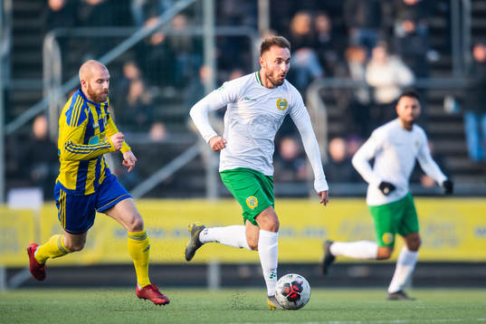 Eskilsminnes Jonatan Olsson och Hammarbys Muamer Tankovic