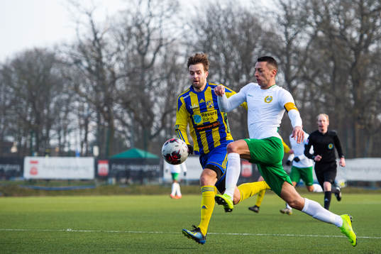 Eskilsminnes Jonatan Olsson och Hammarbys Nikola Djurdjic