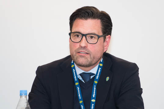 Matchdelegaten från Svenska Fotbollsförbundet Nicklas Bengtsson vid presskonferensen