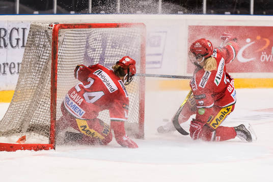 Modos Michaela Cava och Johanna Olofsson räddar