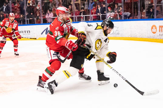 Moras Jonathan Carlsson och Brynäs Simon Bertilsson