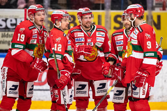 Moras John Persson jublar