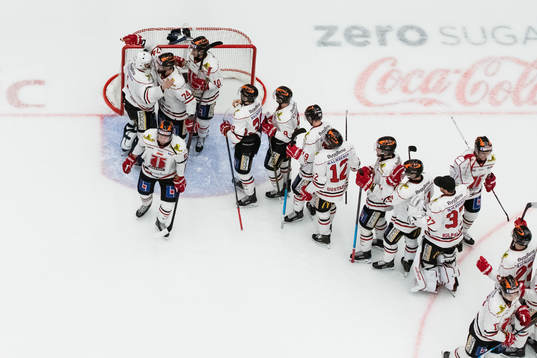 Örebros spelare jublar