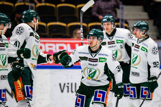 Färjestads Michael Lindqvist och Ilari Melart jublar med